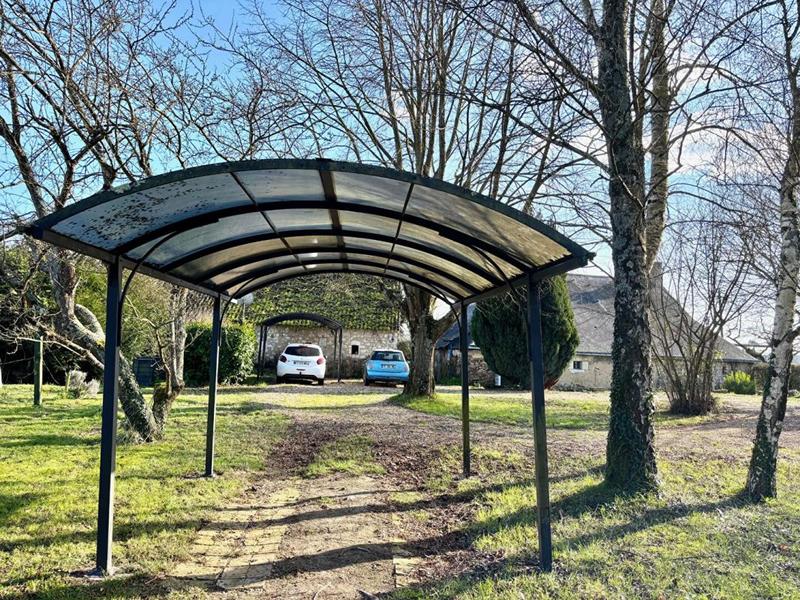 Maison - 235 m² - 10 pièces