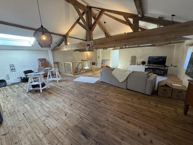 Maison - 250 m² - 6 pièces