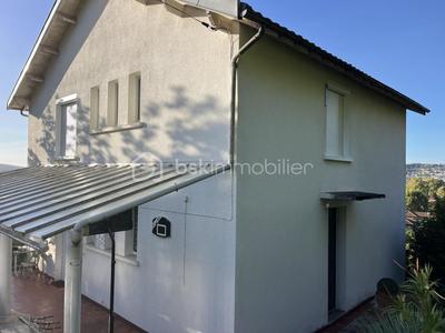 Maison traditionnelle - 193 m² - 8 pièces