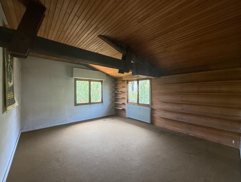 Maison - 250 m² - 6 pièces