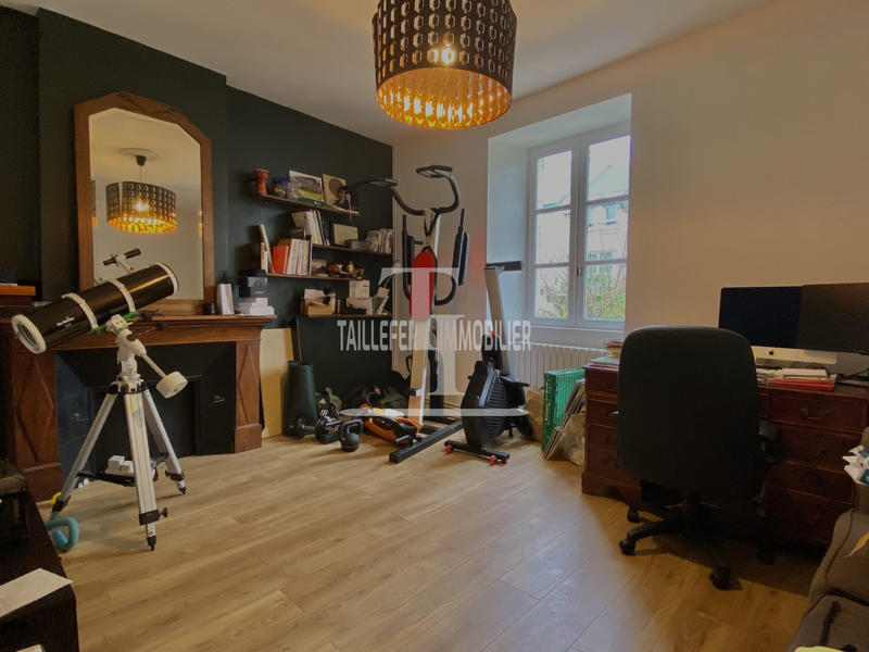 Maison - 250 m² - 6 pièces