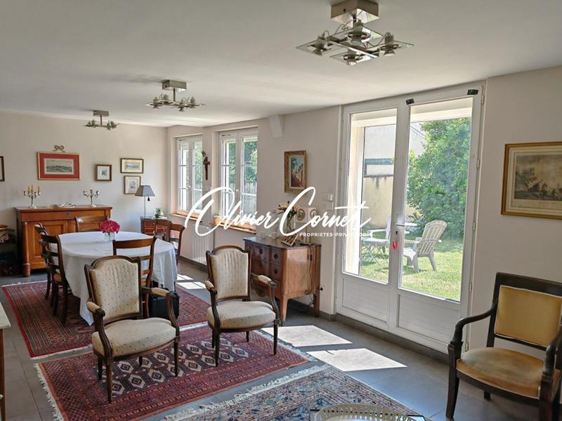 Maison - 169 m² - 9 pièces