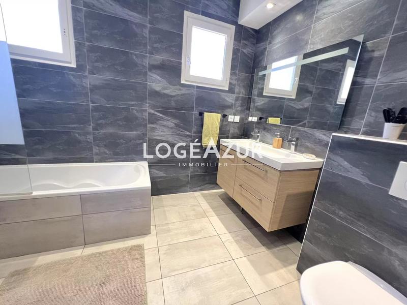 Villa - 262 m² - 9 pièces