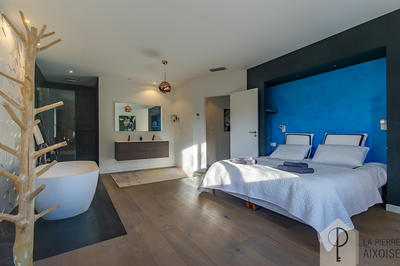 Villa - 216 m² - 6 pièces