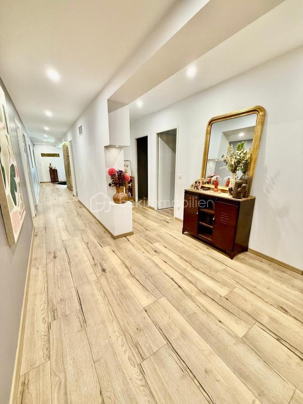 Propriété - 293 m² - 6 pièces