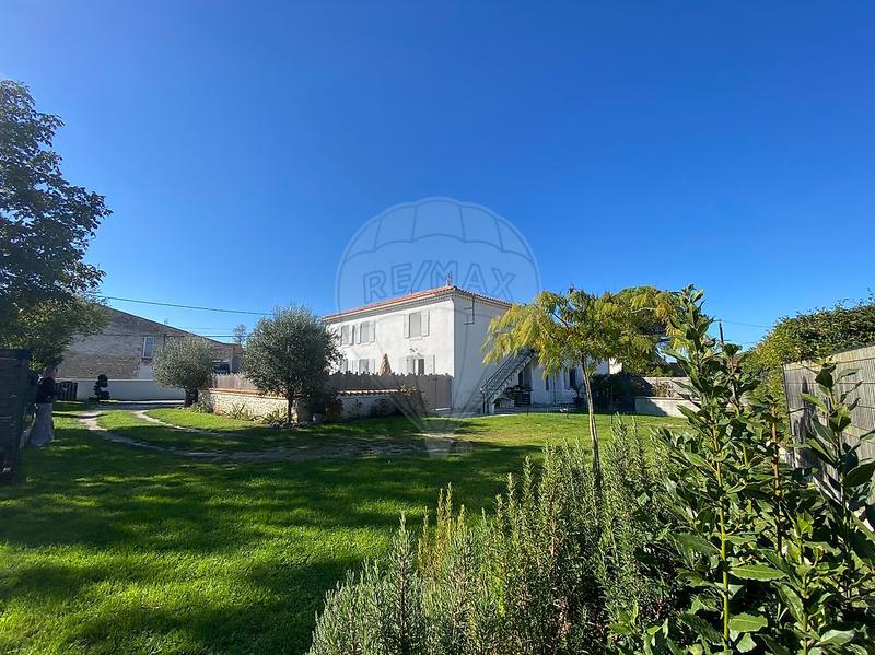 Maison - 205 m² - 7 pièces