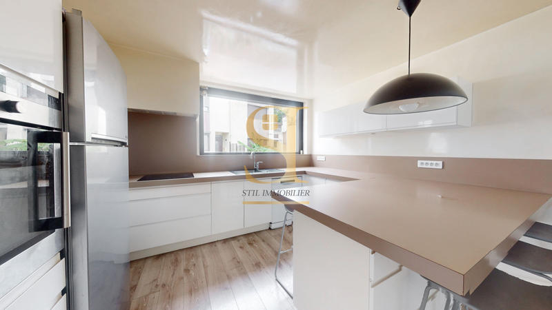 Maison - 94 m² - 5 pièces