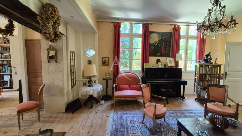 Maison - 379 m² - 12 pièces