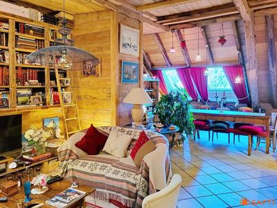 Maison - 214 m² - 8 pièces