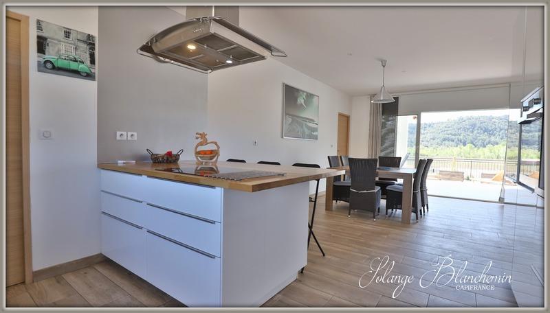 Maison - 170 m² - 8 pièces