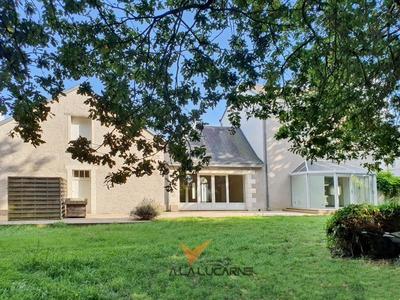 Propriété - 256 m² - 6 pièces