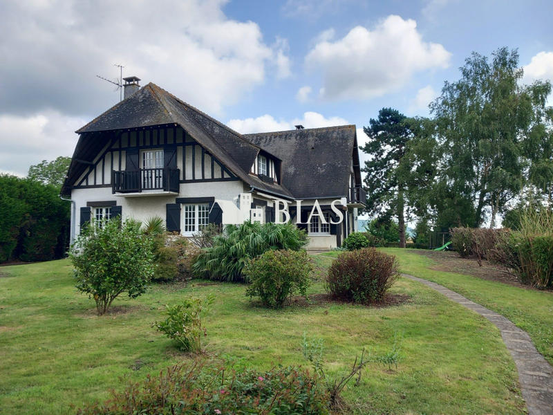 Maison traditionnelle - 194 m² - 7 pièces