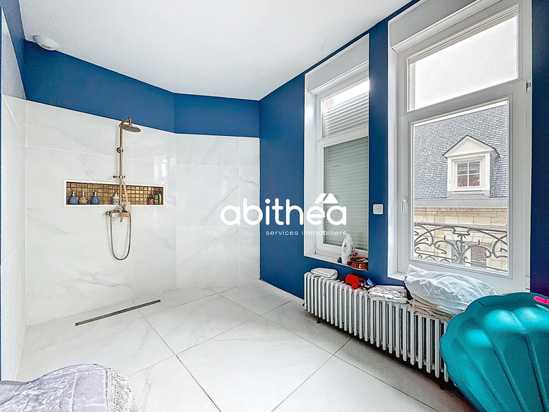 Maison - 280 m² - 11 pièces