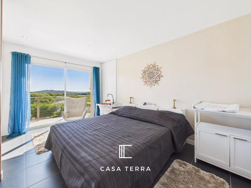 Villa - 197 m² - 6 pièces