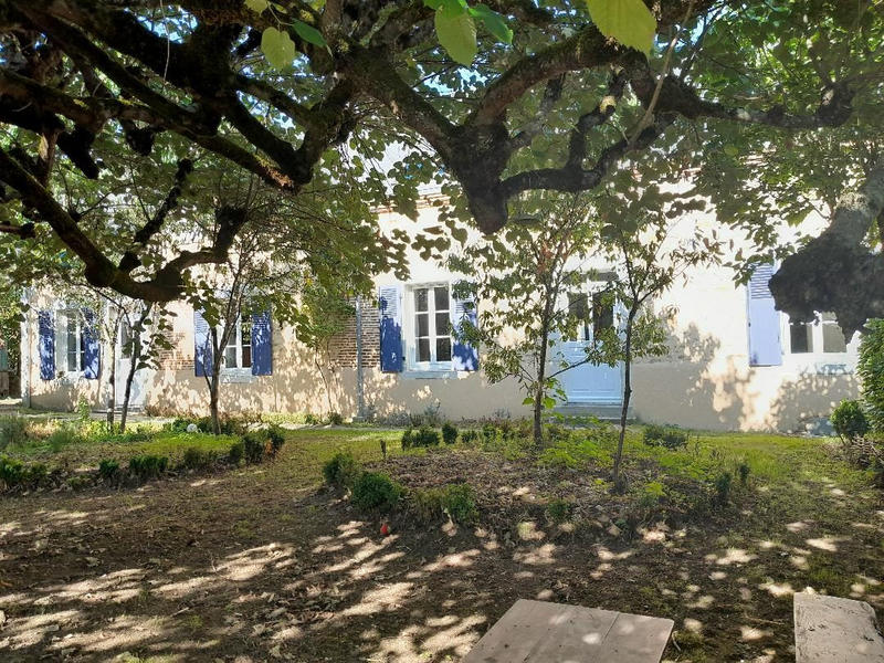 Maison - 280 m² - 8 pièces