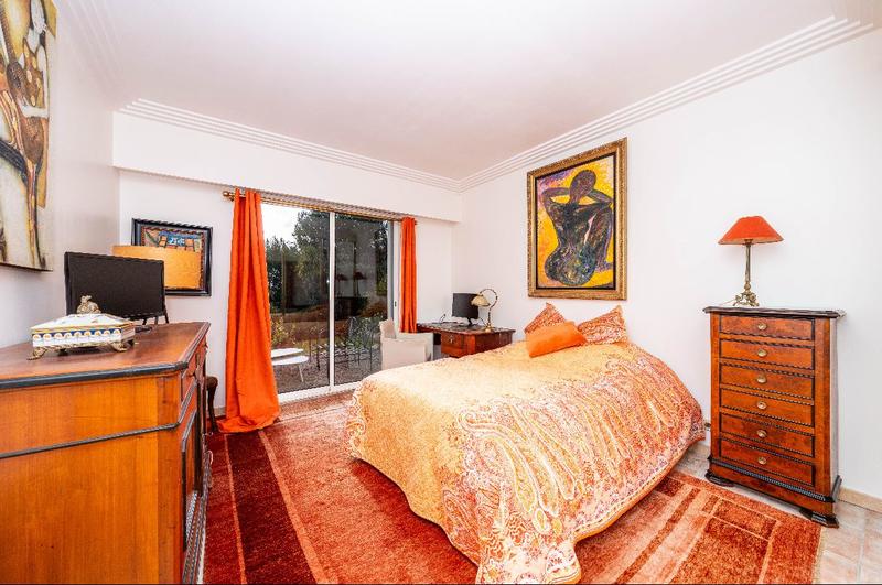 Villa - 270 m² - 6 pièces