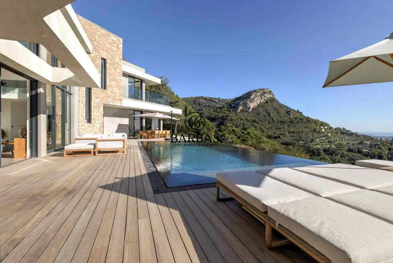 Maison - 445 m² - 8 pièces