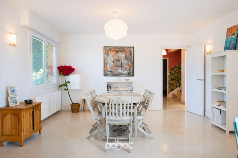 Villa - 182 m² - 8 pièces