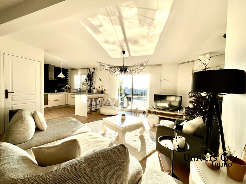 Maison traditionnelle - 98 m² - 5 pièces