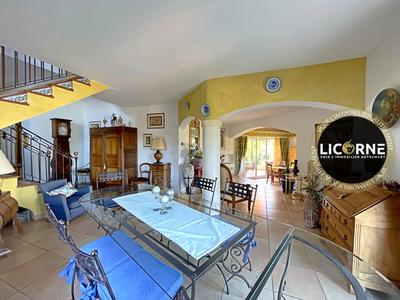 Maison - 180 m² - 7 pièces