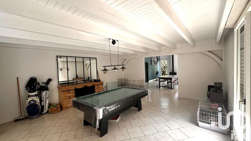 Maison - 239 m² - 8 pièces