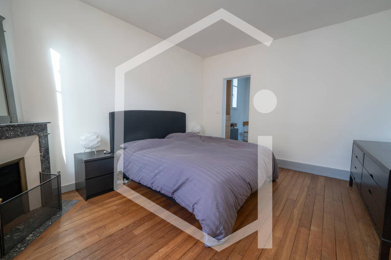 Maison - 240 m² - 9 pièces