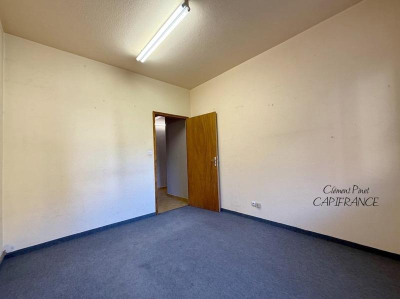 Local commercial - 75 m² - 4 pièces