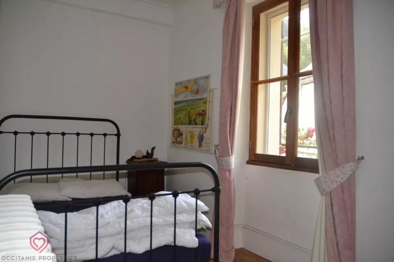 Propriété - 167 m² - 9 pièces