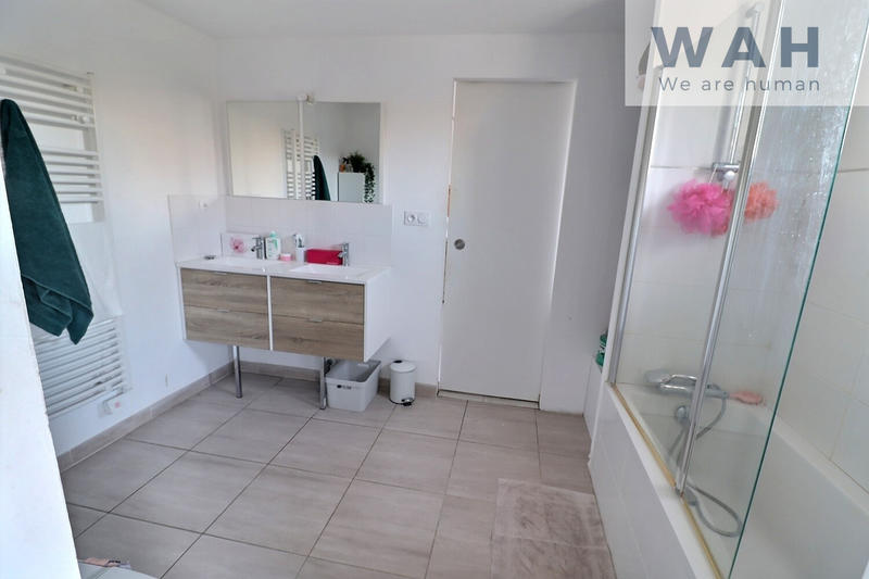 Villa - 291 m² - 9 pièces