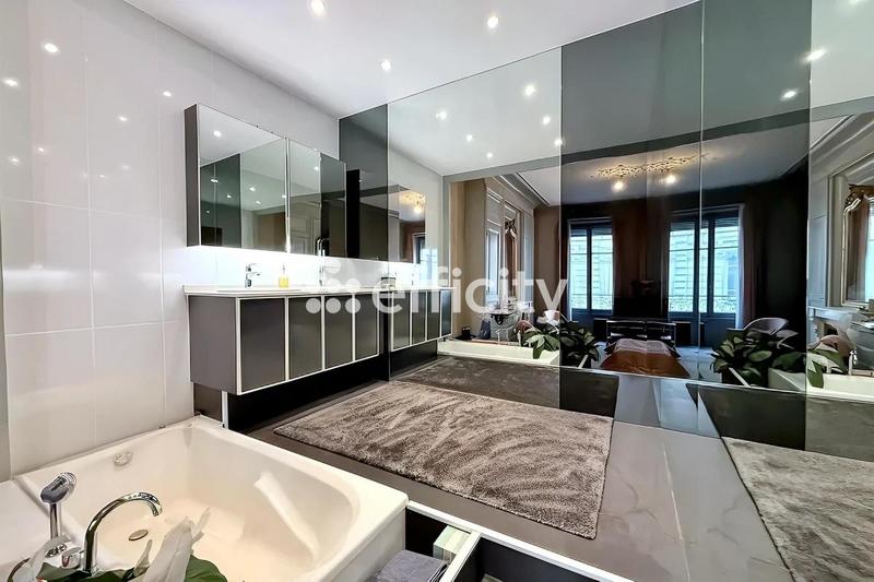 Appartement - 160 m² - 5 pièces