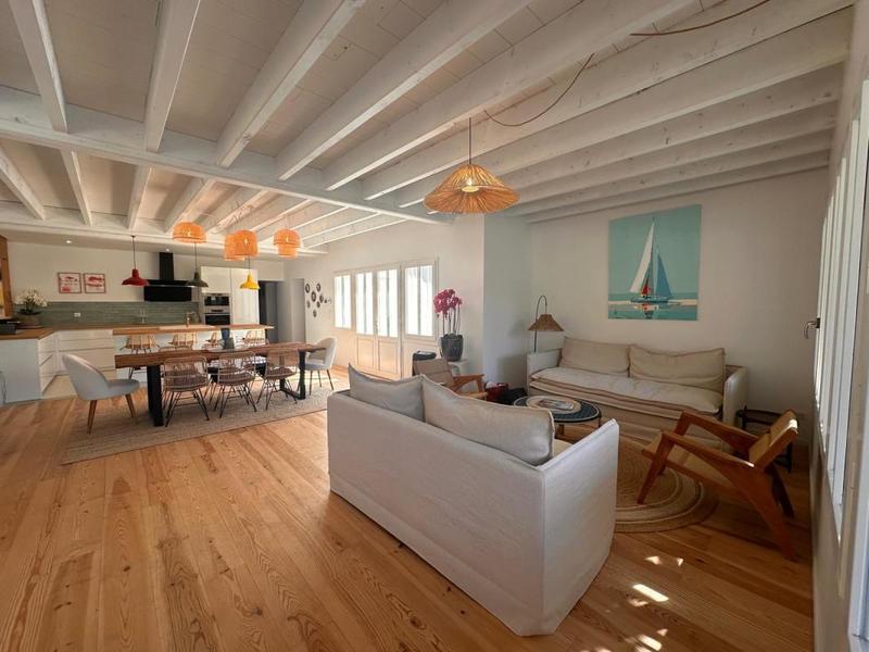 Demeure - 310 m² - 6 pièces