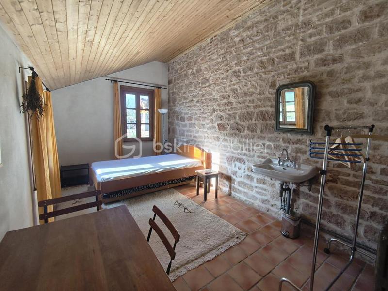 Corps de ferme - 222 m² - 9 pièces