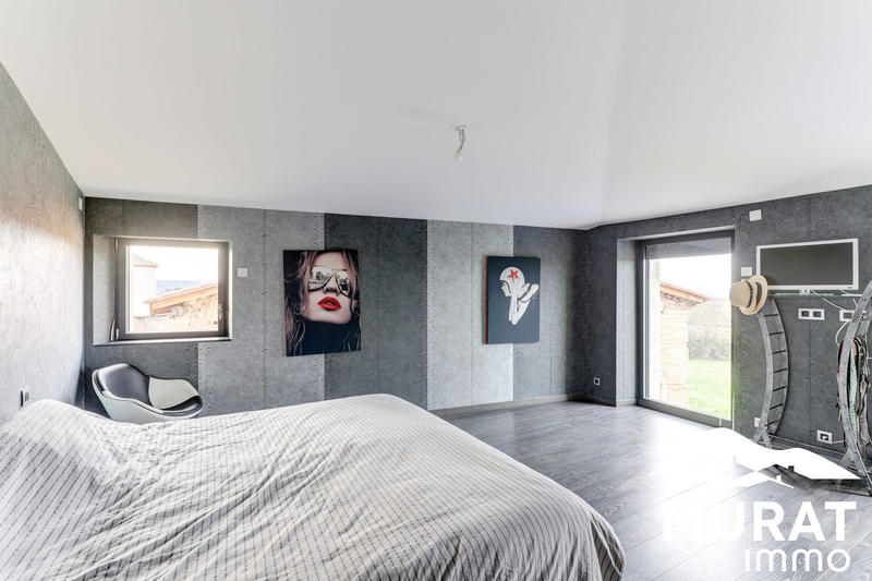 Maison - 220 m² - 7 pièces