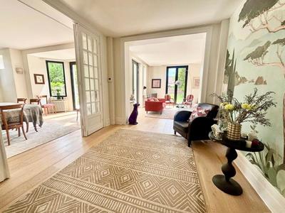 Maison - 292 m² - 8 pièces