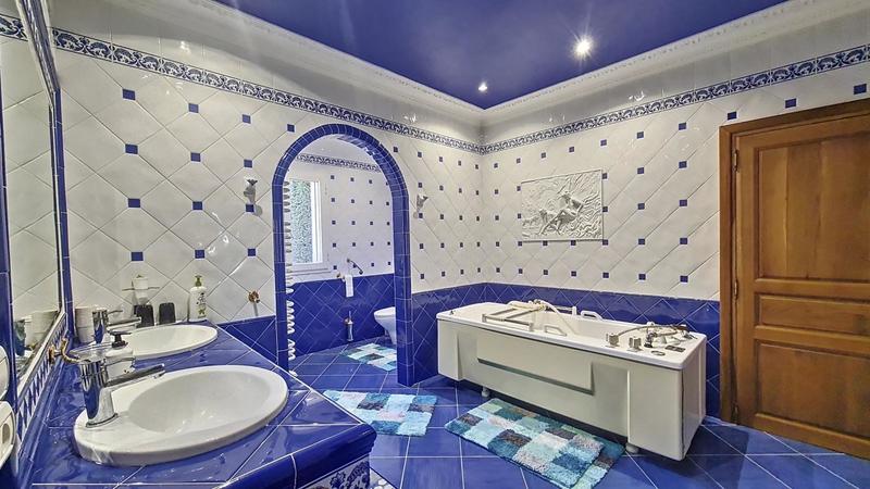 Propriété - 420 m² - 9 pièces