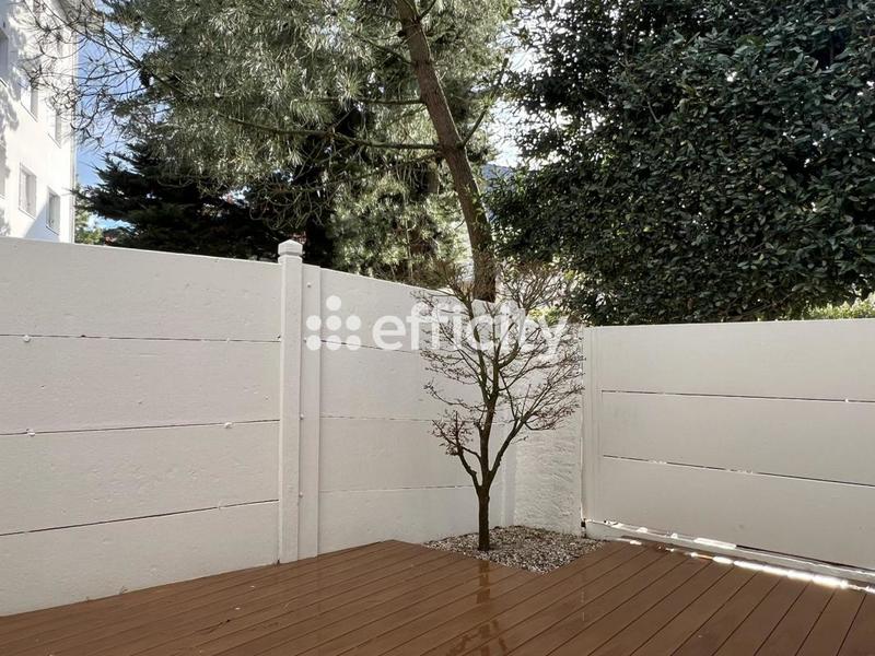 Maison - 230 m² - 7 pièces