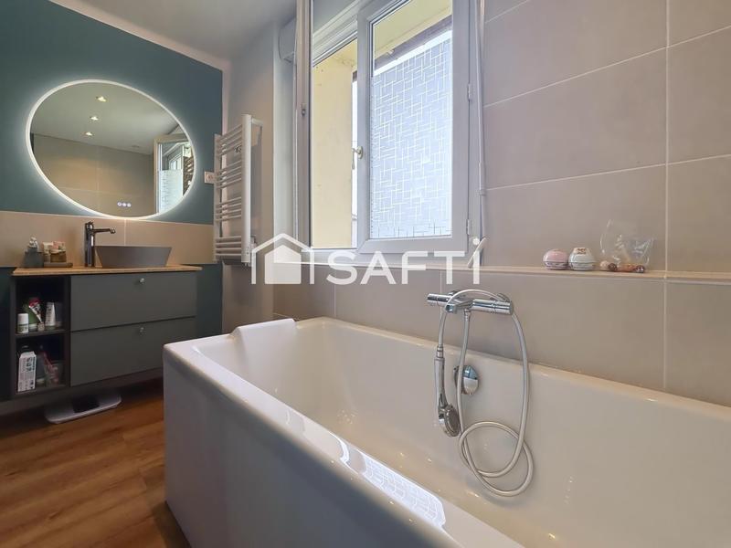 Maison - 222 m² - 8 pièces