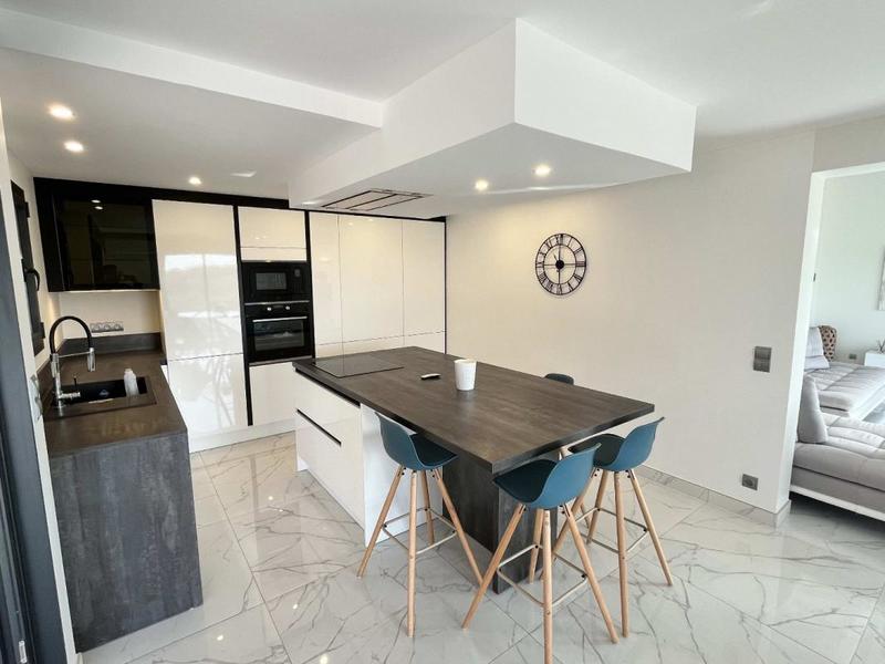 Maison - 280 m² - 8 pièces