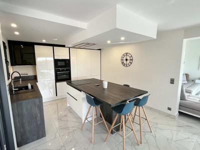 Maison - 280 m² - 8 pièces