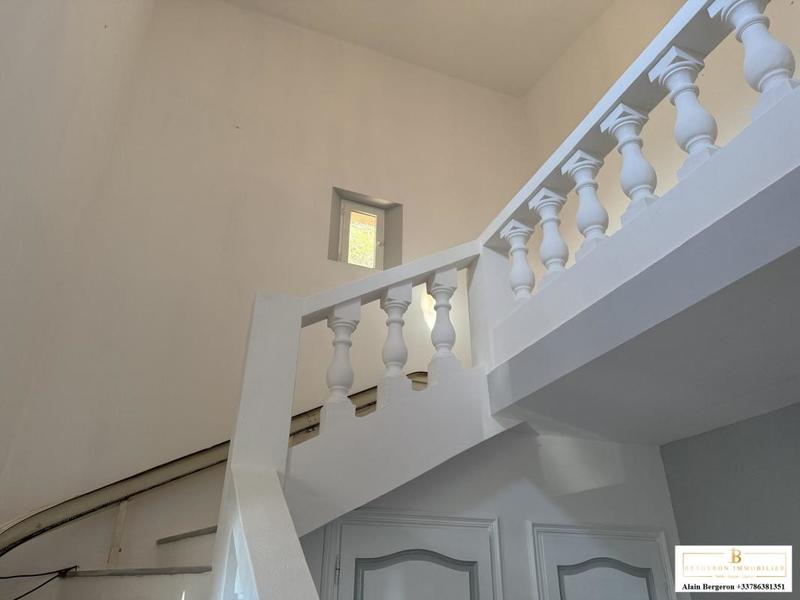 Maison - 220 m² - 5 pièces