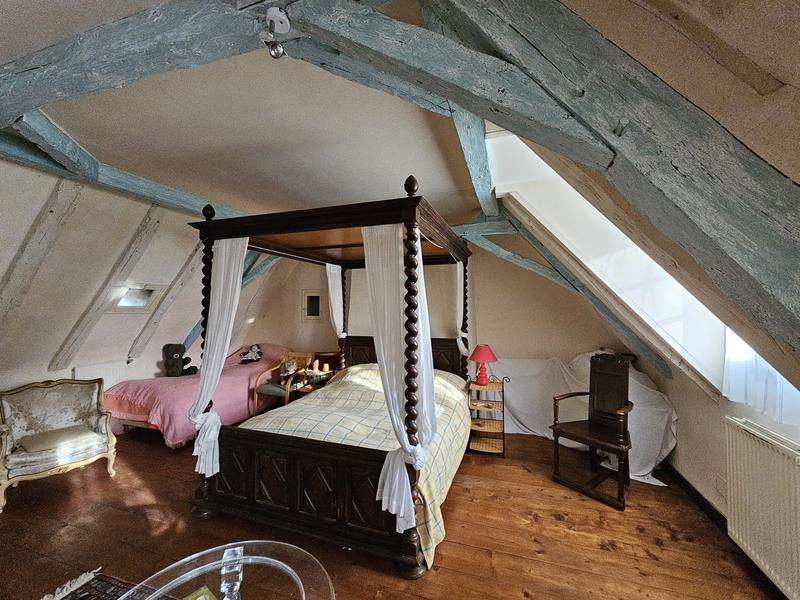 Maison traditionnelle - 240 m² - 7 pièces