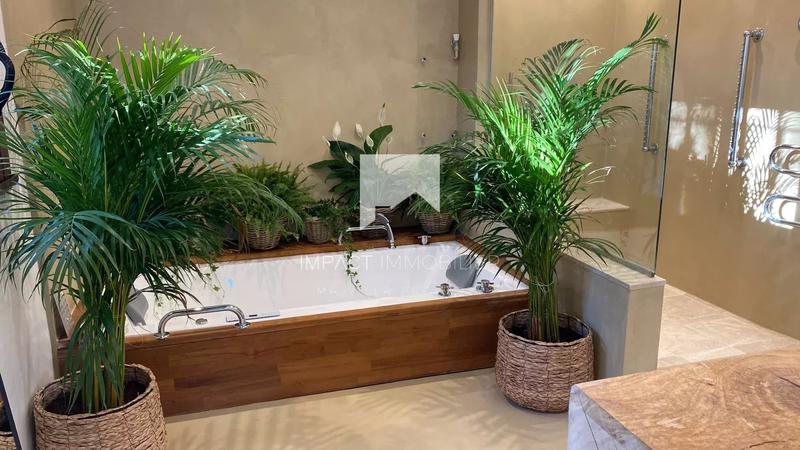 Maison - 241 m² - 6 pièces