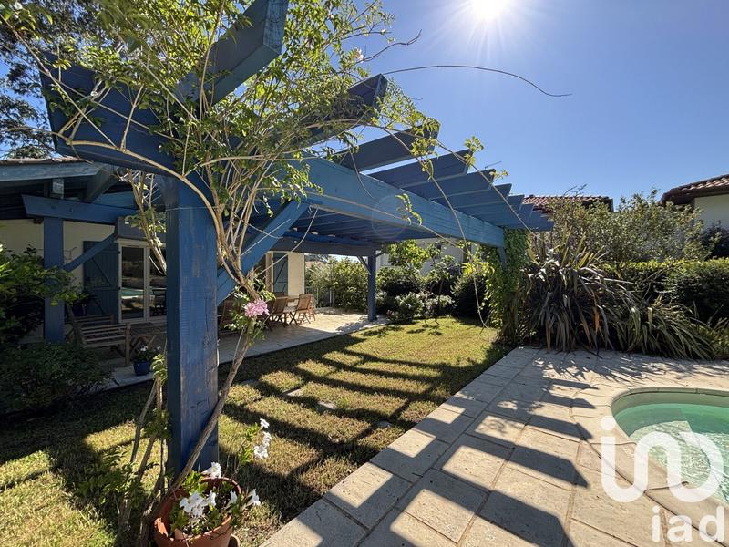 Maison - 210 m² - 8 pièces