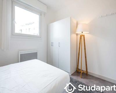 Chambre - 90 m² - 1 pièce