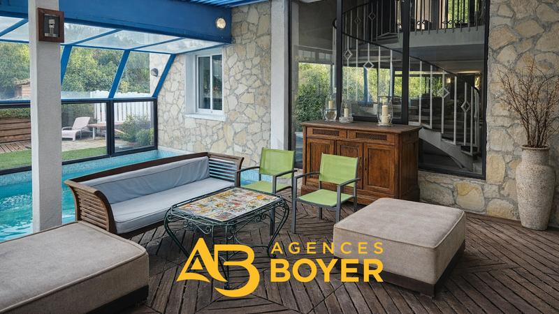 Maison - 304 m² - 8 pièces