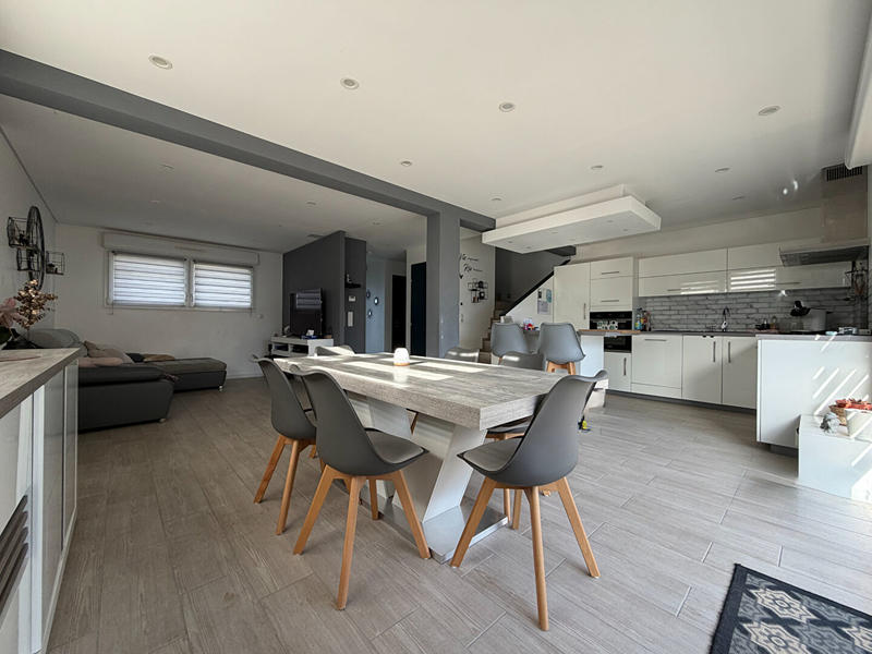 Maison - 92 m² - 5 pièces