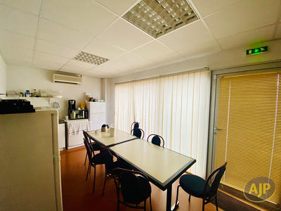 Local d'activité / Entrepôt - 106 m²