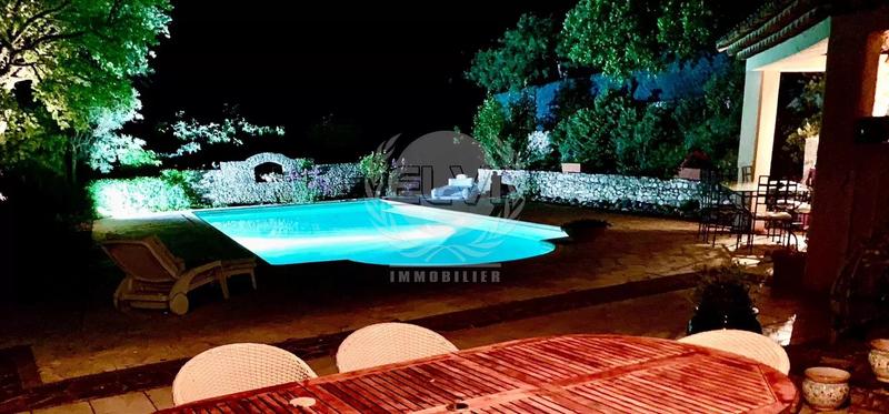 Maison - 170 m² - 9 pièces