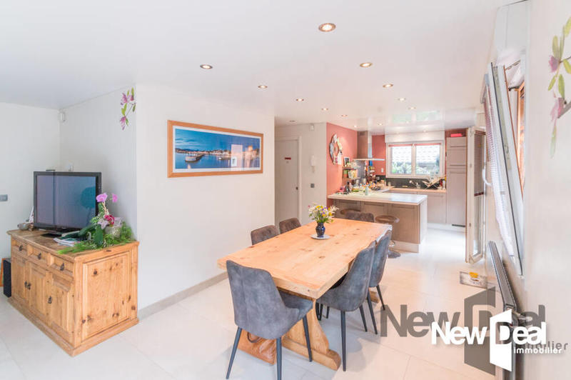 Maison - 250 m² - 6 pièces