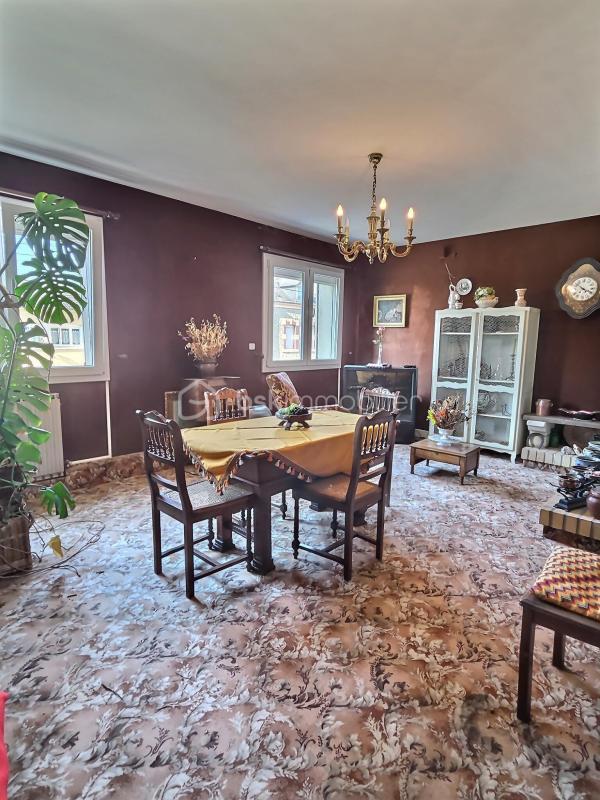 Maison - 328 m² - 8 pièces